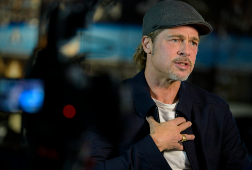 Избранницу Брэда Питта застали с другим мужчиной