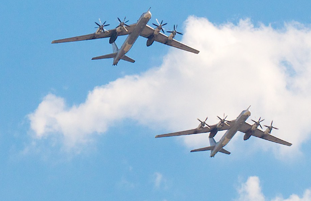 Российские Ту-95МС выполнили полет возле берегов Аляски