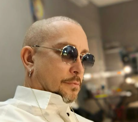 Бывшую жену Данко попросили покинуть территорию храма из-за собак