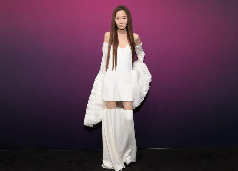 Модельер Вера Вонг превратилась в обтянутый кожей скелет