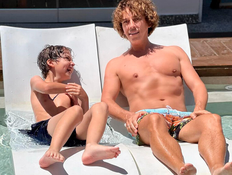 Максим Галкин показал редкий снимок с сыном Гарри