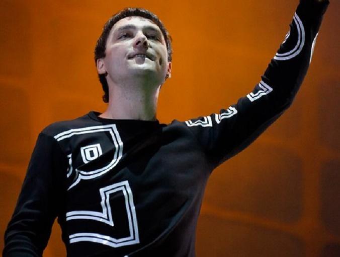 Вдова Юрия Шатунова попросила «остановить мракобесие» на могиле артиста