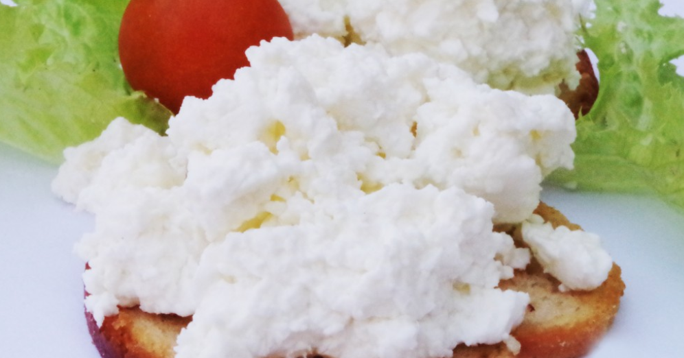 Диетолог Гинзбург заявил, что творожную массу не стоит есть людям с гипертонией