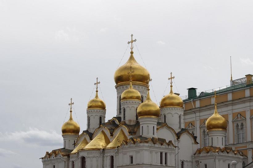 Священник Снегирев рассказал, что разрешено и запрещено говорить в молитве
