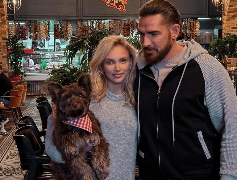 Курбан Омаров показал свадебное платье своей возлюбленной до бракосочетания Курбан Омаров показал свадебное платье своей возлюбленной до бракосочетания