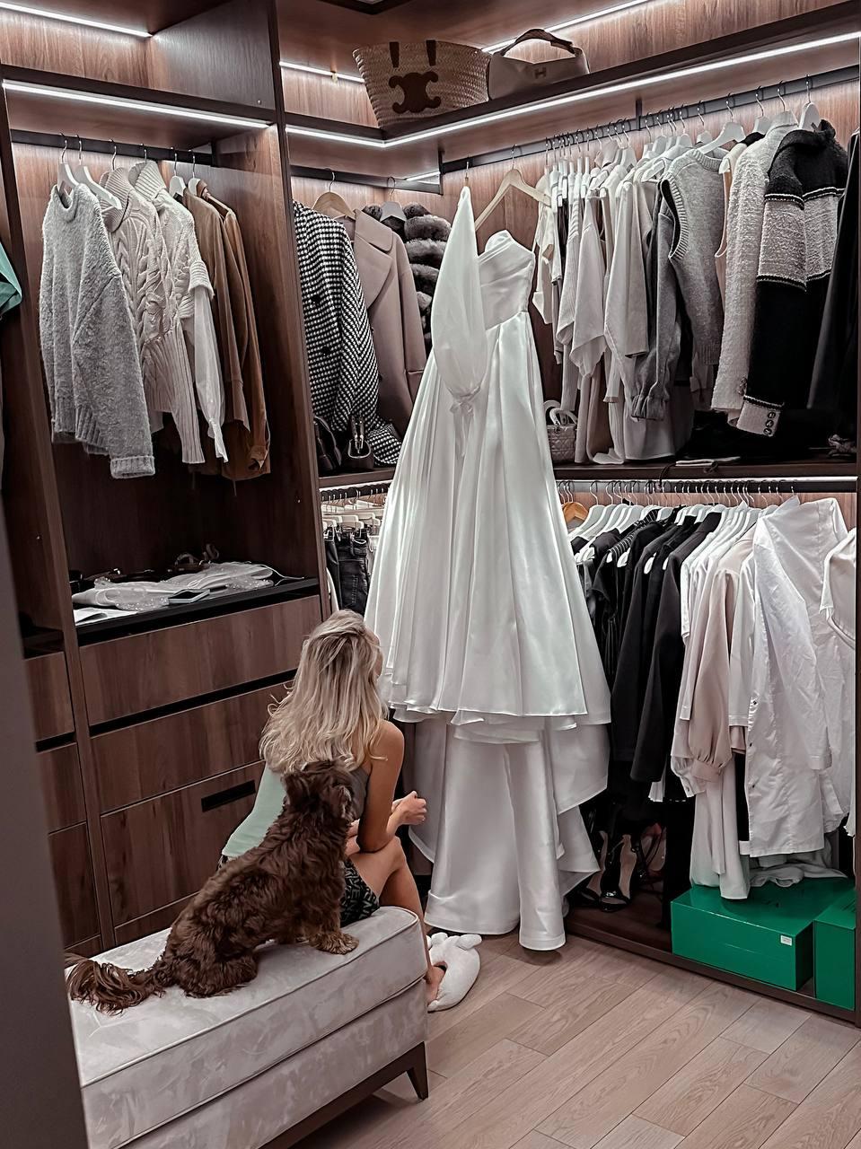 Курбан Омаров показал свадебное платье своей возлюбленной до бракосочетания Курбан Омаров показал свадебное платье своей возлюбленной до бракосочетания