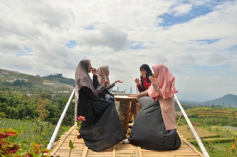 В Индонезии муж через 12 дней после свадьбы узнал, что его жена – мужчина