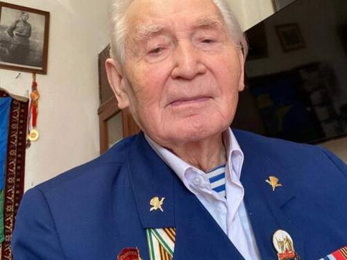 В Томске во время Парада не разрешили передать воду ветерану ВОВ и тому стало плохо (ВИДЕО)