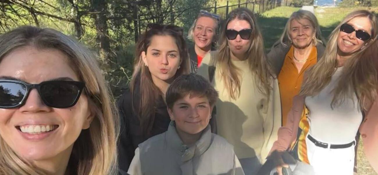 Вера Брежнева показала редкое фото с матерью, сестрами и племянниками