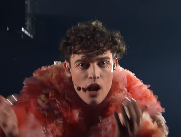 Победитель «Евровидения» Немо из Швейцарии лишился хрустального микрофона