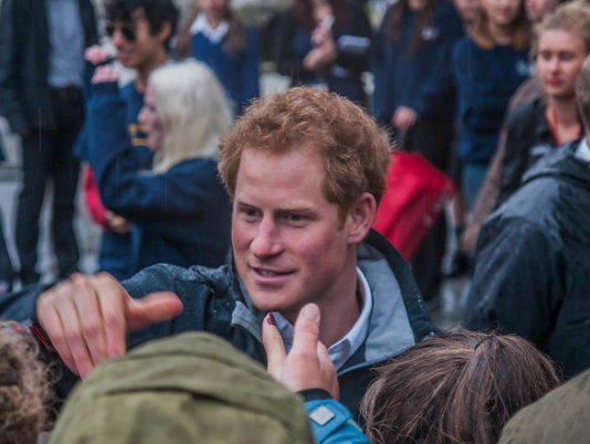 Карл III отказался встречаться с принцем Гарри в пользу Дэвида Бекхэма