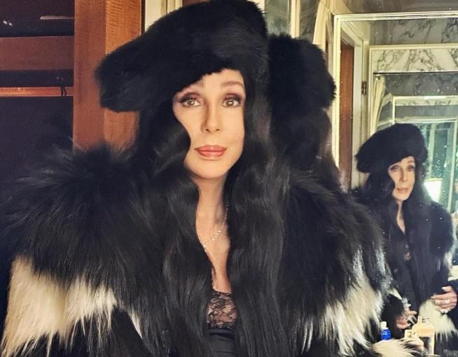 Шер перед своим 78-летием пришла на премьеру фильма в оголяющем тело боди