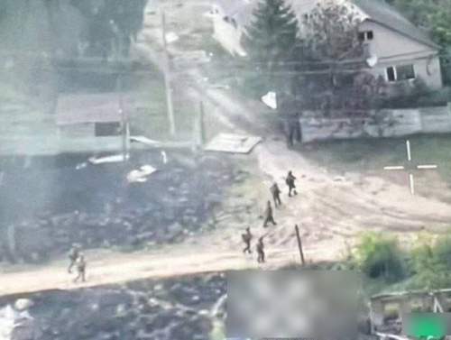 Фото российских военных на улицах Волчанска появились в Сети (ФОТО, ВИДЕО)