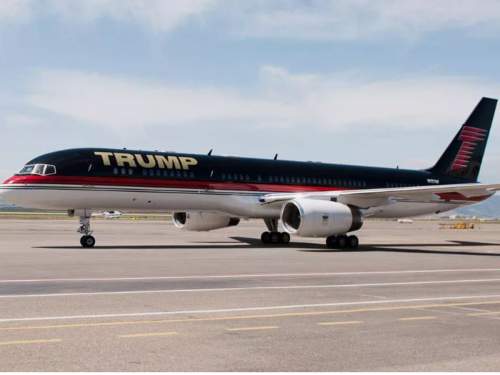 Самолет Трампа столкнулся с другим бортом в аэропорту Флориды Самолет Трампа столкнулся с другим бортом в аэропорту Флориды