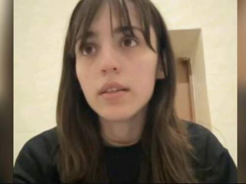 Сбежавшая из Чечни девушка пряталась от родственников в отделе полиции Москвы (ВИДЕО)