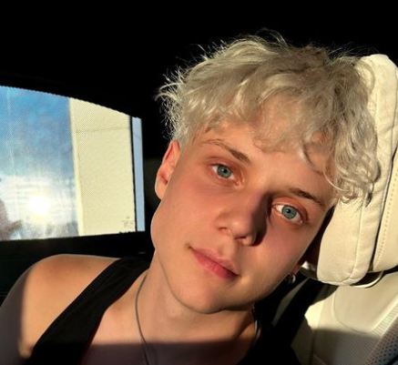 Дмитриенко пытался остановить распространение в Сети совместного фото с Валиевой