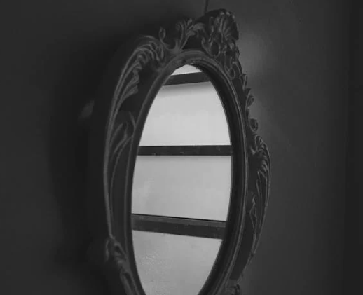 Священник Сеньчуков назвал "язычеством" завешивание зеркал в доме усопшего