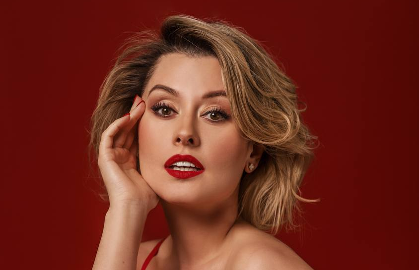 Звезда Comedy Woman Кравченко из-за коронавируса остригла волосы