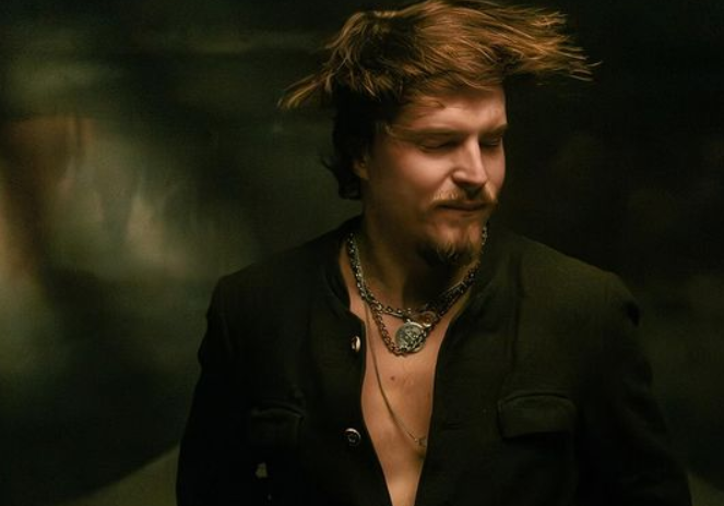 Сергей Горошко появился на кинопремьере "Майор Гром: Игра" в необычном образе