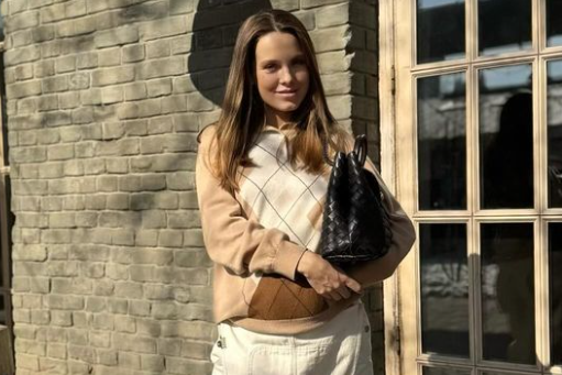 Бывшая Егора Крида Клюкина показала фигуру в комбинезоне через месяц после родов