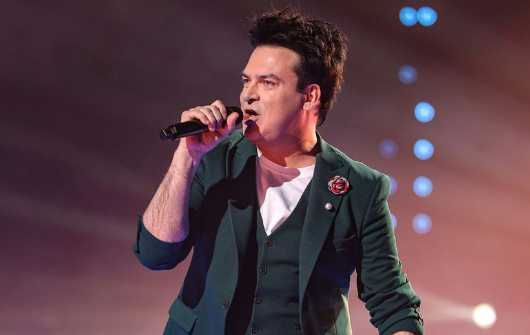 Юлиан неожиданно запел иноагента Макаревича на концерте в Петербурге