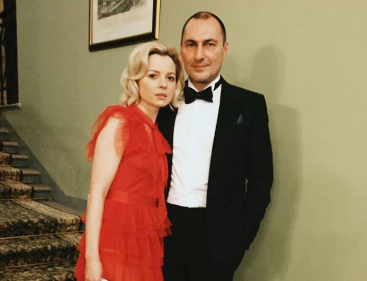 Елену Николаеву и Игоря Вдовина видели на прогулке с сыновьями Елену Николаеву и Игоря Вдовина видели на прогулке с сыновьями