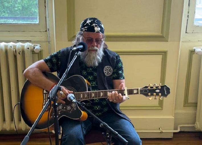 Александр Ф. Скляр: Гребенщиков не заслужил права называться русским человеком Александр Ф. Скляр: Гребенщиков не заслужил права называться русским человеком