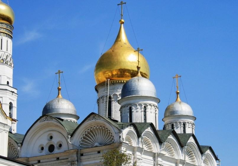 Священнослужители РПЦ назвали правильные действия женщины после измены мужа