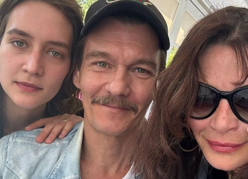 Филипп Янковский серией семейных снимков опроверг слухи о разводе с Фандерой