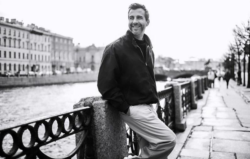 Иван Ургант и Владимир Познер уезжают в Европу на заработки Иван Ургант и Владимир Познер уезжают в Европу на заработки