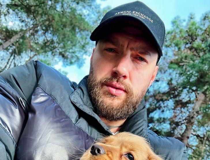 Украинский певец Олег Кензов оказался в центре скандала из-за русских песен в ФРГ