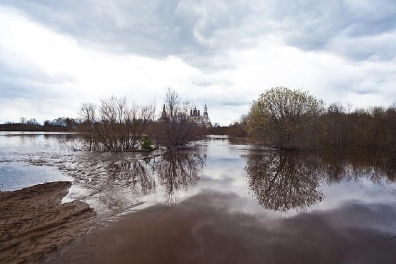 В Белозерском округе организовали переправу из-за наводнения