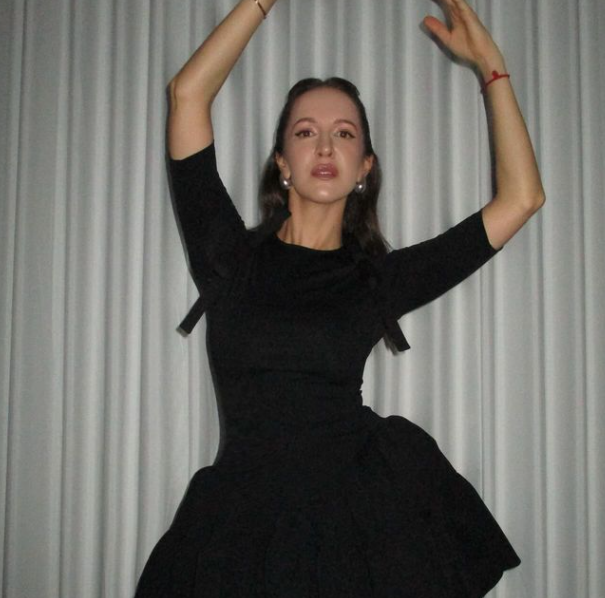 Бывшая жена Сергея Шнурова Матильда снялась на фото в откровенном образе