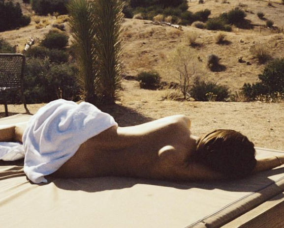 Бывшая жена Сергея Шнурова Матильда снялась на фото в откровенном образе