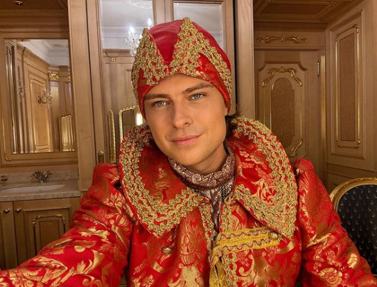 Ольга Бузова по совету Прохора Шаляпина приобрела виброплатформу для тряски Ольга Бузова по совету Прохора Шаляпина приобрела виброплатформу для тряски