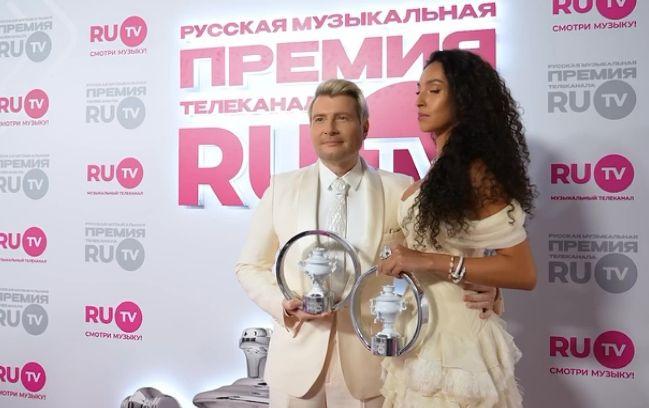 Звездного холостяка Николая Баскова сильно смутил вопрос про обручальное кольцо