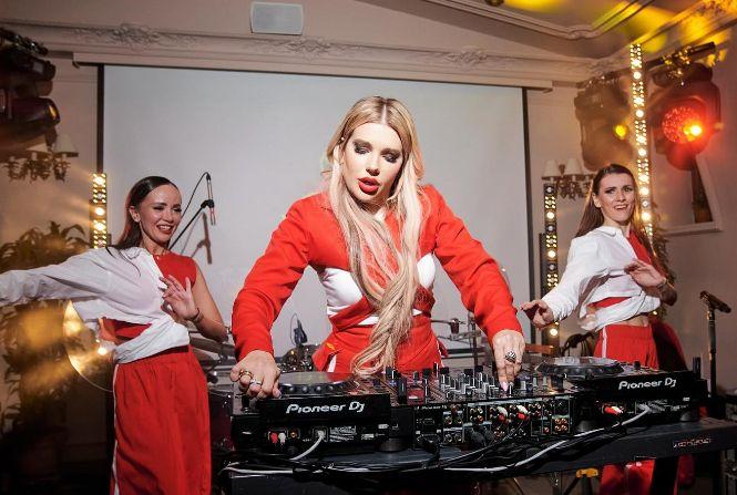 Диджея Катю Гусеву напугали вокальные данные Пугачевой после выхода новой песни