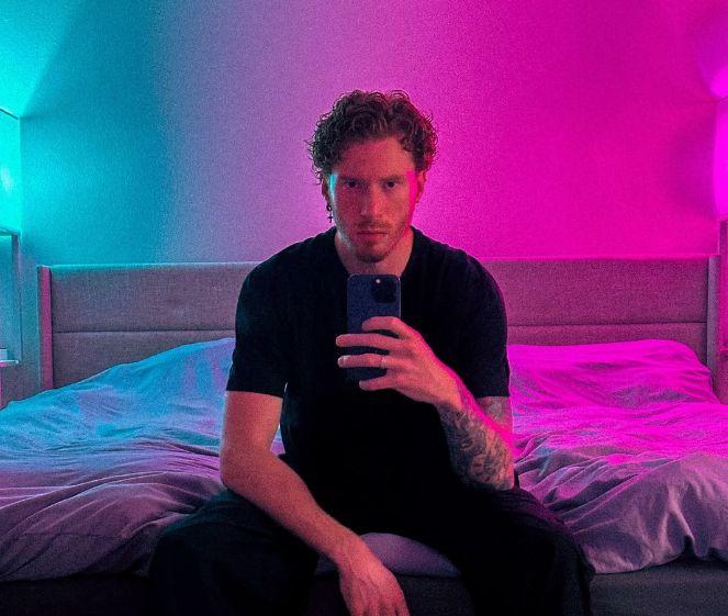 Никита Пресняков пришел в восторг от наличия душа в гримерке на гастролях в США