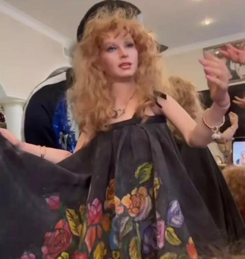 Филипп Киркоров продемонстрировал коллекцию кукол с тремя фигурками Пугачевой