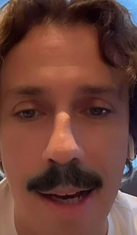 Иноагент Максим Галкин снялся в рекламном видео с черными усами Иноагент Максим Галкин снялся в рекламном видео с черными усами