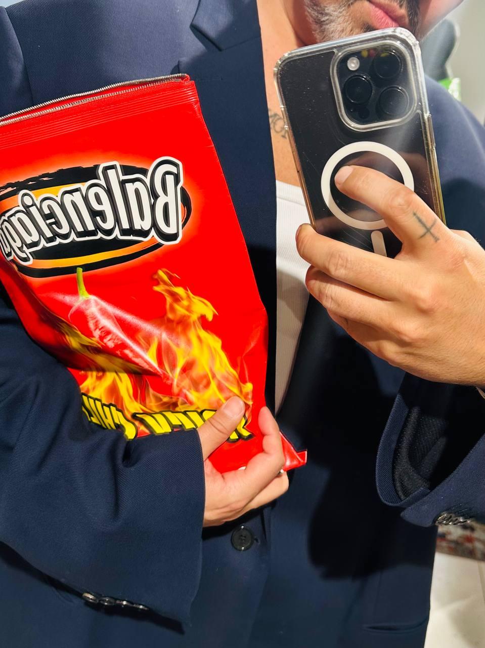 Ведущий «Модного приговора» Рогов показал сумку-пачку чипсов за 170 тысяч рублей