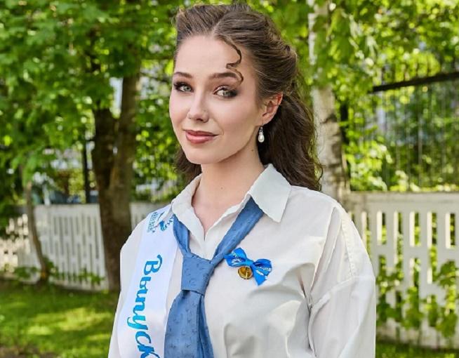 Камила Валиева и Вера Алдонина стали выпускницами школы Камила Валиева и Вера Алдонина стали выпускницами школы