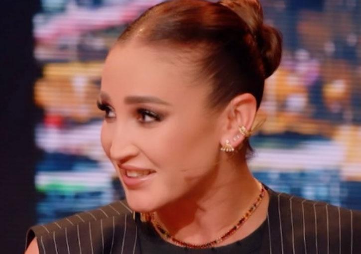 Бузова поцеловала Манукяна на шоу «Сокровища императора»