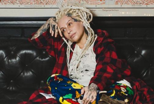 Певица Наргиз заявила, что вышла замуж в США