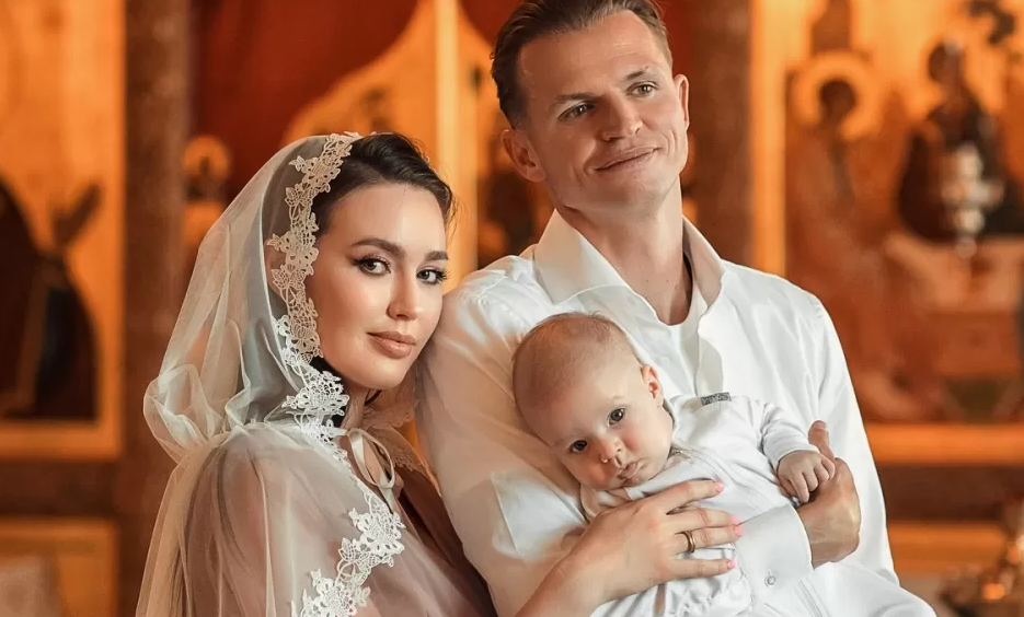 Тарасов и Костенко показали первое фото сына