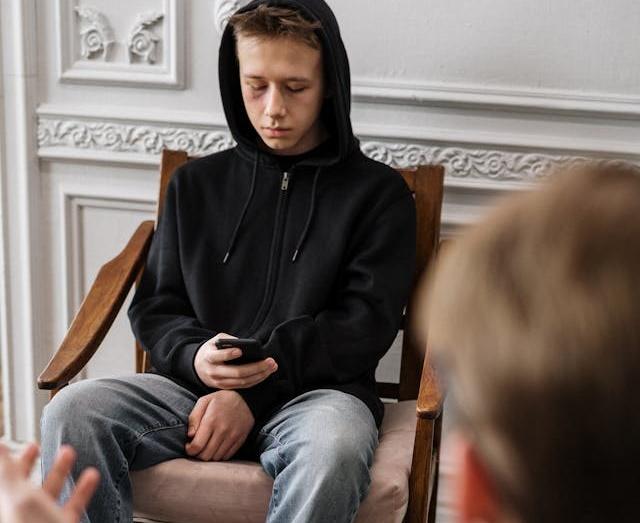 Психолог Савкова призвала развивать у подростка осознанность с помощью бесед