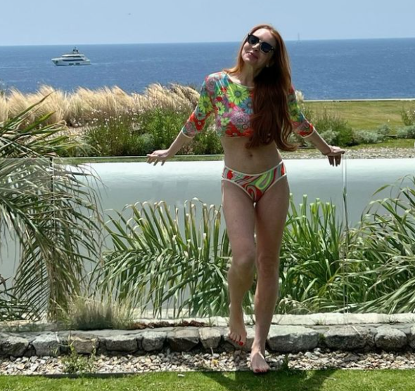 Актриса Линдси Лохан похвасталась фигурой в бикини