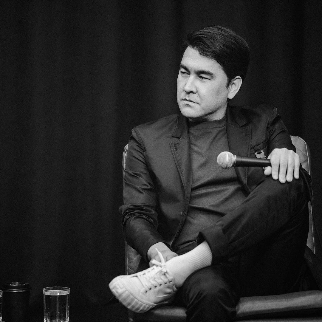 Жена Азамата Мусагалиева не работает 16 лет из-за заботы о семье и детях Жена Азамата Мусагалиева не работает 16 лет из-за заботы о семье и детях