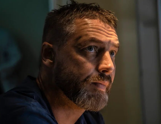 Антон Батырев после смены имиджа появился на публике с молодой супругой