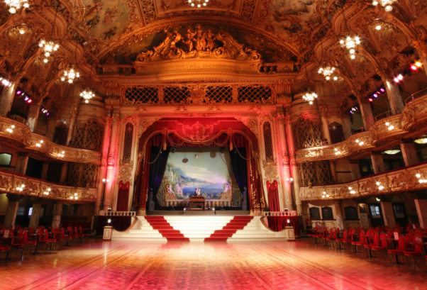 Театр имени Маяковского через суд намерен отобрать у Макогона служебное жилье Театр имени Маяковского через суд намерен отобрать у Макогона служебное жилье